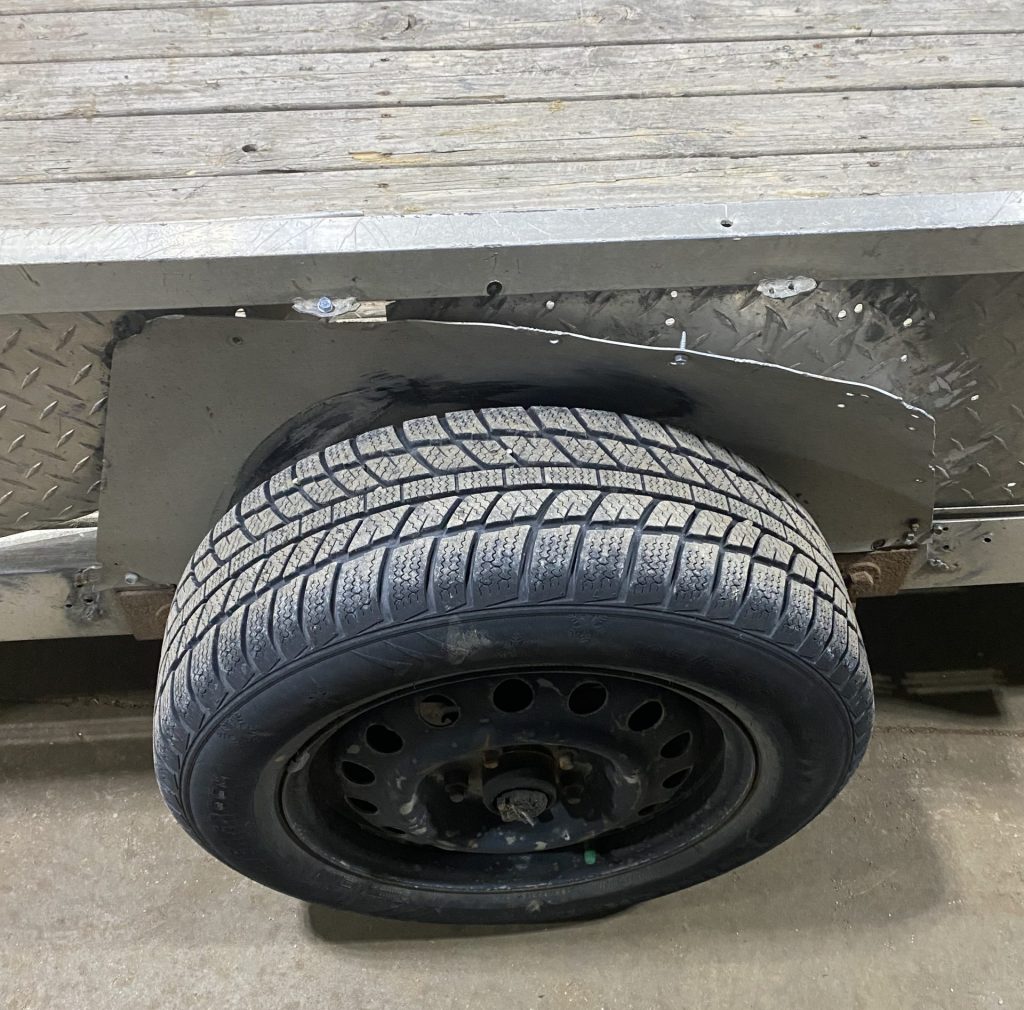This aluminum utility trailer has multiple cracks on the frame, damaged wall and no fenders. JW Portable Welding & Repairs. June 18, 2025 Lucan Ontario