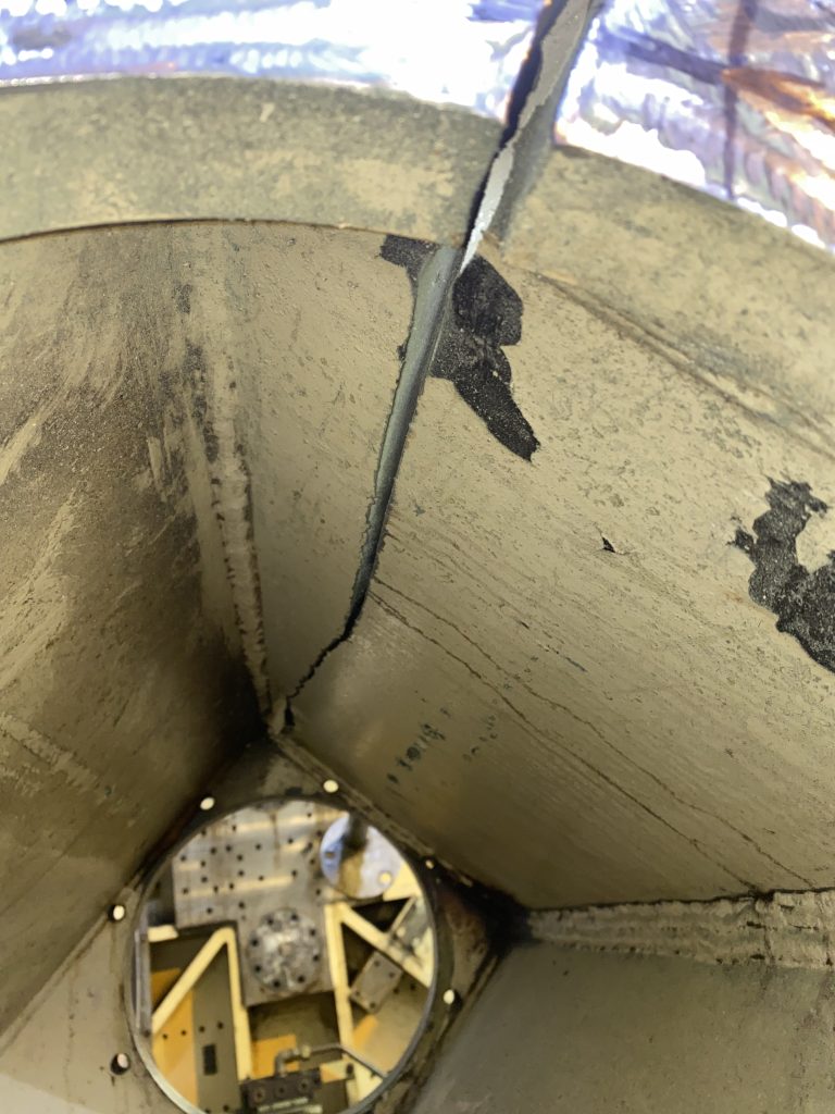 The same material crack has penetrated also the horizontal plate that is also 1.25 inch thick. The length of the crack in this plate is 31 inches. the gap ranges from 0.5 inch to O as the crack approaches the resistance plane