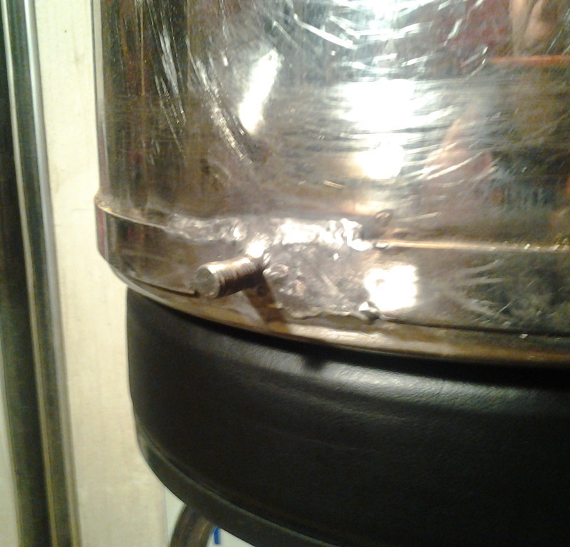 Restaurant equipment repair. The stainless steel band surrounding the pot has been welded and a new pin has been welded too. The old band has broken off and the pin has fallen off. For JW Portable Welding & Repair,2014, London